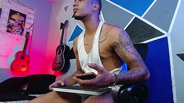 Snapshot of MagnusFrost chatting on 18, 9, 2025 MagnusFrost online show from 18, 9, 2025