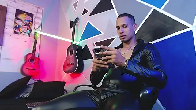 Snapshot of MagnusFrost chatting on 9, 10, 2025 MagnusFrost online show from 9, 10, 2025