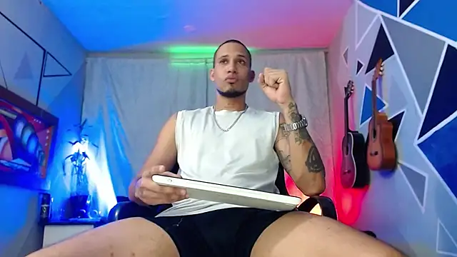 Snapshot of MagnusFrost chatting on 4, 2, 2026 MagnusFrost online show from 4, 2, 2026