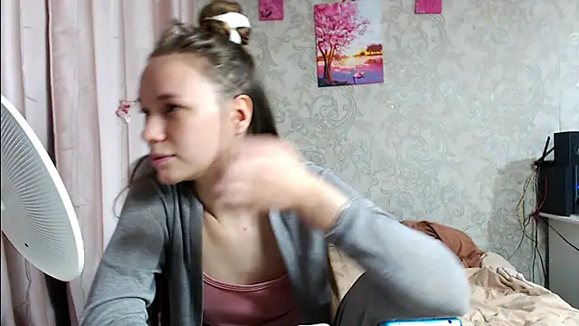 Snapshot of leila_bambi_ chatting on 23, 10, 2025 leila bambi  online show from 23, 10, 2025