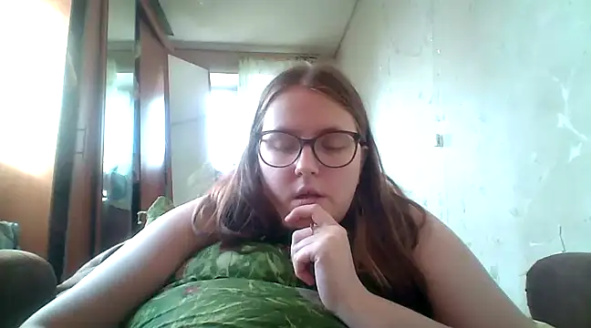 Snapshot of DesireMelissa chatting on 21, 2, 2025 DesireMelissa online show from 21, 2, 2025