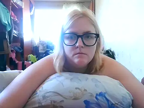 Snapshot of DesireMelissa chatting on 1, 10, 2025 DesireMelissa online show from 1, 10, 2025