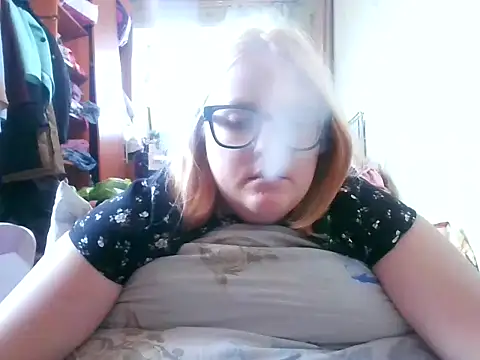 Snapshot of DesireMelissa chatting on 7, 10, 2025 DesireMelissa online show from 7, 10, 2025