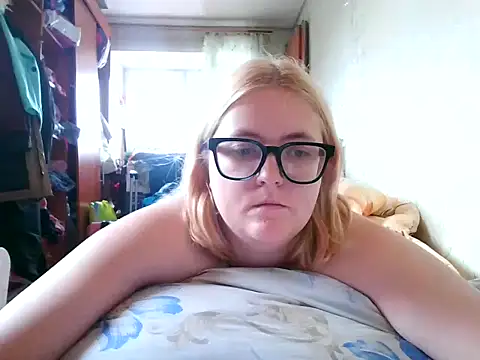 Snapshot of DesireMelissa chatting on 9, 10, 2025 DesireMelissa online show from 9, 10, 2025