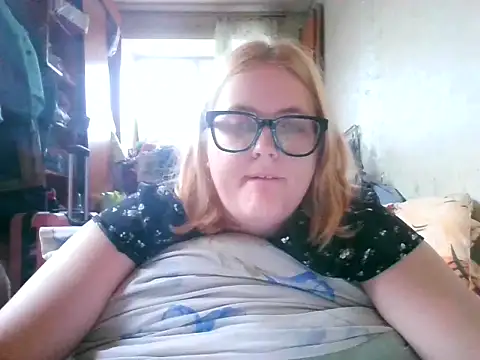 Snapshot of DesireMelissa chatting on 10, 10, 2025 DesireMelissa online show from 10, 10, 2025