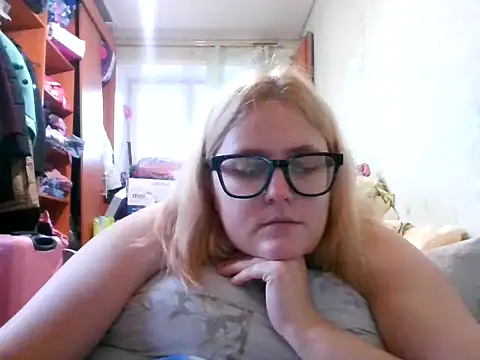 Snapshot of DesireMelissa chatting on 17, 10, 2025 DesireMelissa online show from 17, 10, 2025