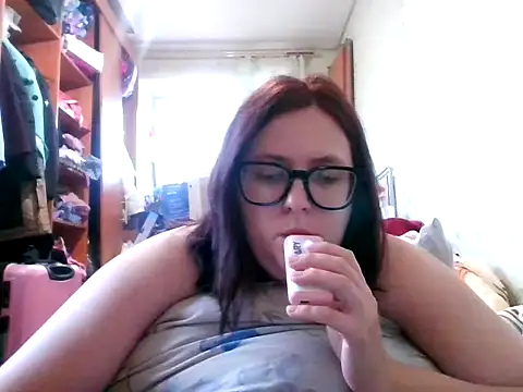 Snapshot of DesireMelissa chatting on 19, 10, 2025 DesireMelissa online show from 19, 10, 2025