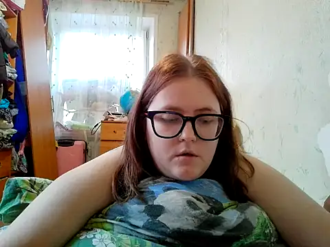 Snapshot of DesireMelissa chatting on 4, 12, 2025 DesireMelissa online show from 4, 12, 2025