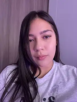 Latina vanessa online show from 4, 2, 2025