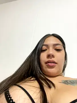 Latina vanessa online show from 16, 11, 2025