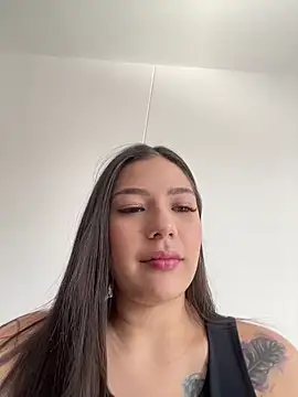 Latina vanessa online show from 17, 11, 2025