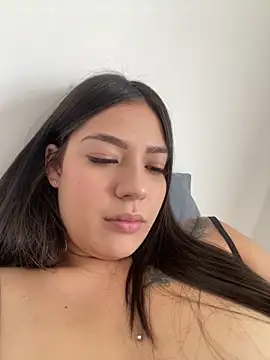Latina vanessa online show from 19, 11, 2025