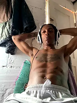 Snapshot of Larry-n-clouds chatting on 23, 11, 2025 Larry-n-clouds online show from 23, 11, 2025