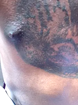 Snapshot of Larry-n-clouds chatting on 29, 11, 2025 Larry-n-clouds online show from 29, 11, 2025