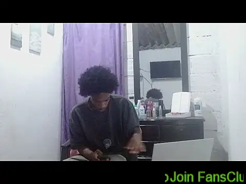 Snapshot of Larry-n-clouds chatting on 26, 4, 2026 Larry-n-clouds online show from 26, 4, 2026