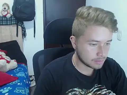 Snapshot of JOHANLEON1 chatting on 3, 10, 2025 JOHANLEON1 online show from 3, 10, 2025