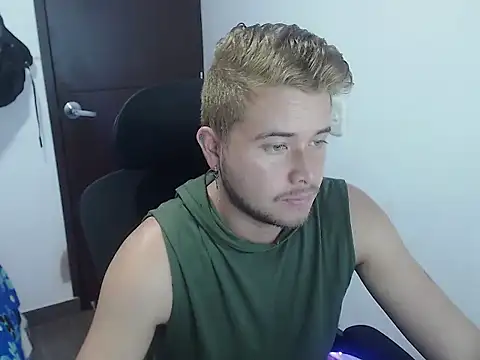 Snapshot of JOHANLEON1 chatting on 10, 10, 2025 JOHANLEON1 online show from 10, 10, 2025