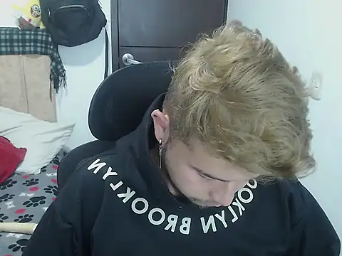 Snapshot of JOHANLEON1 chatting on 14, 10, 2025 JOHANLEON1 online show from 14, 10, 2025