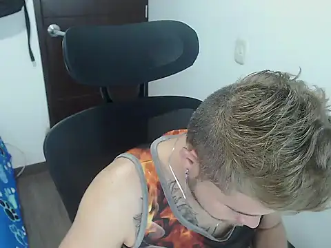 Snapshot of JOHANLEON1 chatting on 22, 10, 2025 JOHANLEON1 online show from 22, 10, 2025