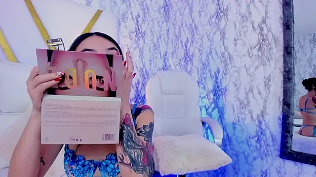 Snapshot of Athziry_ chatting on 18, 12, 2024 Athziry online show from 18, 12, 2024