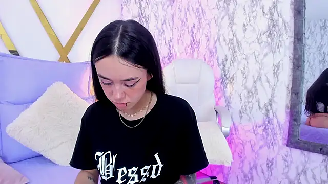 Snapshot of Athziry_ chatting on 20, 12, 2024 Athziry online show from 20, 12, 2024