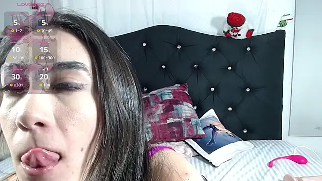 Snapshot of nikol_winick chatting on 7, 3, 2026 nikol winick online show from 7, 3, 2026