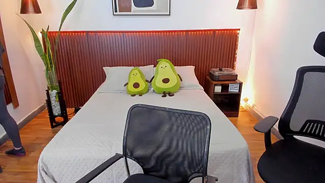 KatherineBond online show from 11, 9, 2025