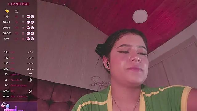 Snapshot of Sofi_Blossom chatting on 2, 2, 2025 Sofi Blossom online show from 2, 2, 2025