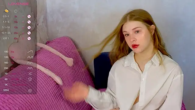 Snapshot of TrissMerigold9 chatting on 16, 9, 2025 TrissMerigold9 online show from 16, 9, 2025