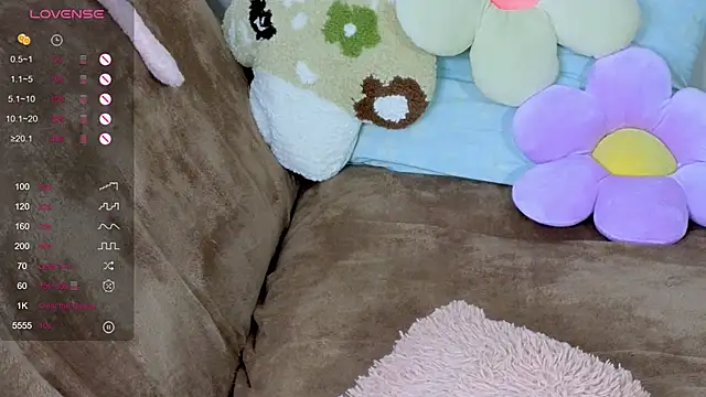 Snapshot of TrissMerigold9 chatting on 9, 10, 2025 TrissMerigold9 online show from 9, 10, 2025