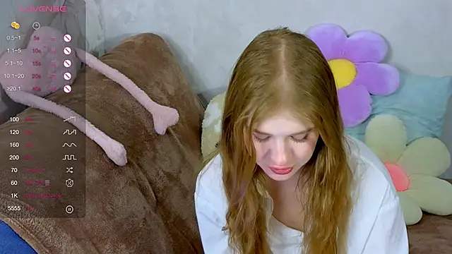 Snapshot of TrissMerigold9 chatting on 10, 10, 2025 TrissMerigold9 online show from 10, 10, 2025