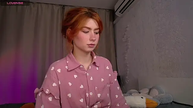 Snapshot of Evaa_Moonn_ chatting on 14, 10, 2025 Evaa Moonn online show from 14, 10, 2025