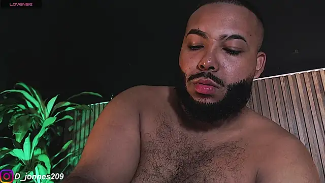 Snapshot of DilanJonnes_ chatting on 12, 10, 2025 DilanJonnes  online show from 12, 10, 2025