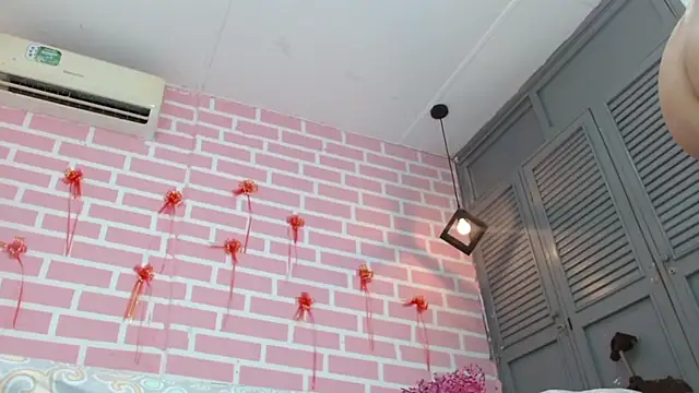 Snapshot of emy_0 chatting on 19, 2, 2025 emy 0 online show from 19, 2, 2025