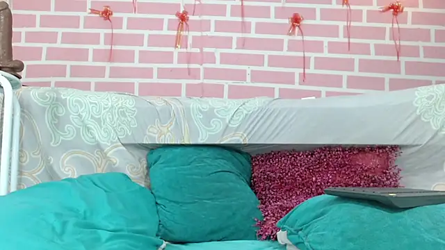 Snapshot of emy_0 chatting on 19, 2, 2025 emy 0 online show from 19, 2, 2025