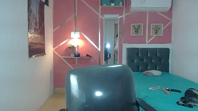 Snapshot of emy_0 chatting on 21, 2, 2025 emy 0 online show from 21, 2, 2025