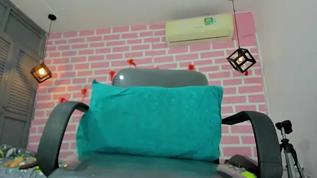 Snapshot of emy_0 chatting on 26, 2, 2025 emy 0 online show from 26, 2, 2025