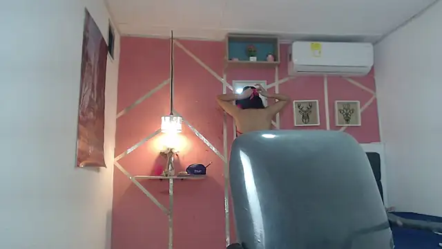 Snapshot of emy_0 chatting on 27, 2, 2025 emy 0 online show from 27, 2, 2025