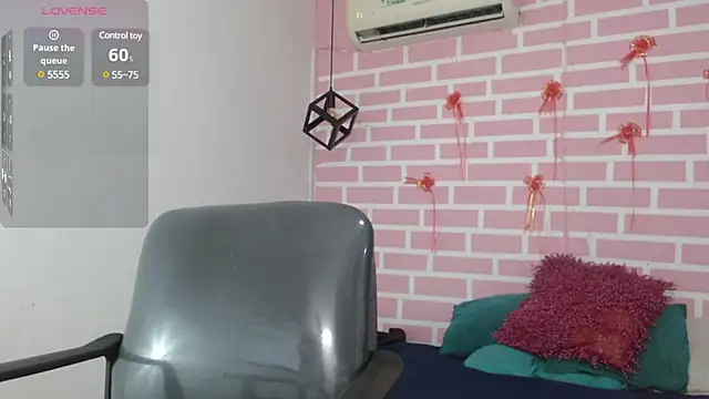 Snapshot of emy_0 chatting on 1, 3, 2025 emy 0 online show from 1, 3, 2025