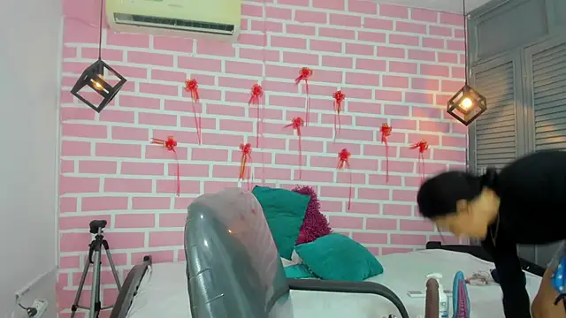 Snapshot of emy_0 chatting on 6, 3, 2025 emy 0 online show from 6, 3, 2025