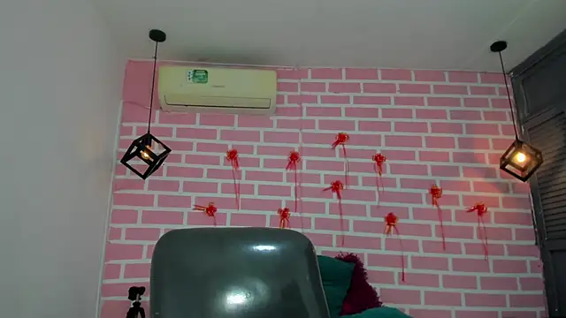 Snapshot of emy_0 chatting on 6, 3, 2025 emy 0 online show from 6, 3, 2025