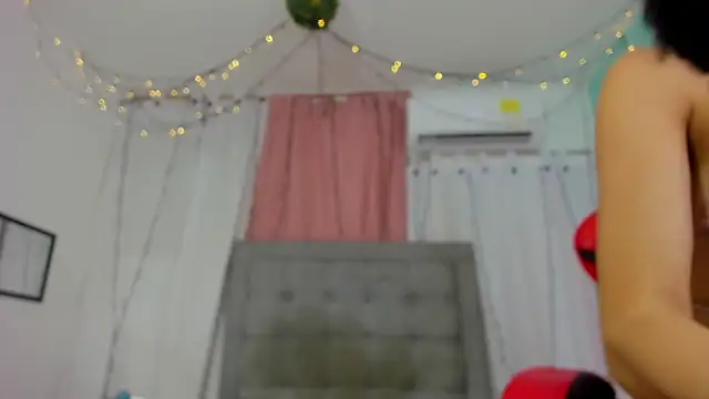 Snapshot of emy_0 chatting on 8, 3, 2025 emy 0 online show from 8, 3, 2025