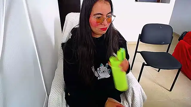 hot girl01 hanna online show from 4, 5, 2026