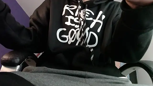 Snapshot of FrannBoy chatting on 31, 12, 2024 FrannBoy online show from 31, 12, 2024