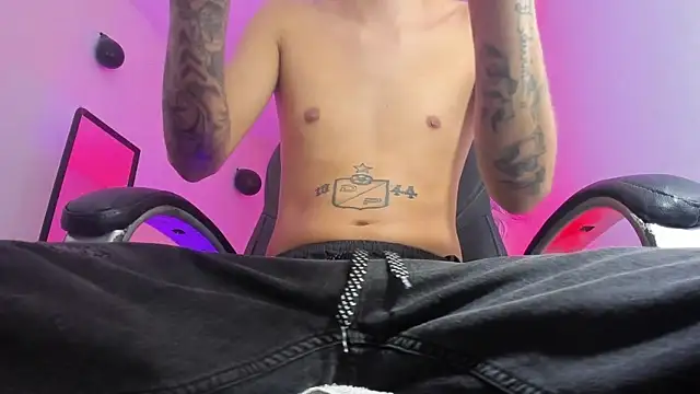 Snapshot of FrannBoy chatting on 1, 3, 2025 FrannBoy online show from 1, 3, 2025