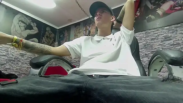 Snapshot of FrannBoy chatting on 19, 3, 2025 FrannBoy online show from 19, 3, 2025