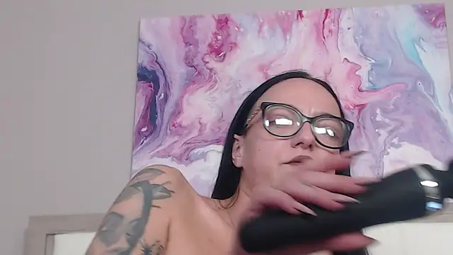 Snapshot of IzabelllNoir chatting on 10, 7, 2026 IzabelllNoir online show from 10, 7, 2026