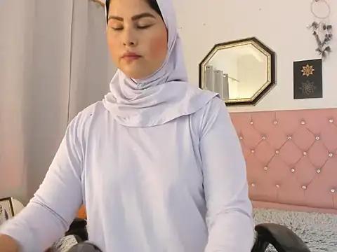 AishaAmin  online show from 25, 7, 2026