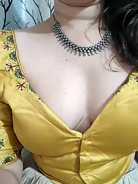 Snapshot of Brown_Maxi chatting on 7, 3, 2025 Brown Maxi online show from 7, 3, 2025