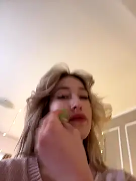 SerenaBennet online show from 23, 12, 2025